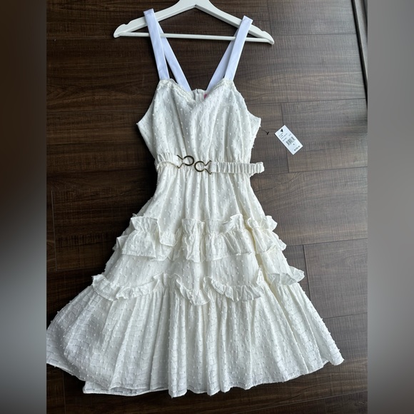 size 0, white dress, new dress - Picture 1 of 2